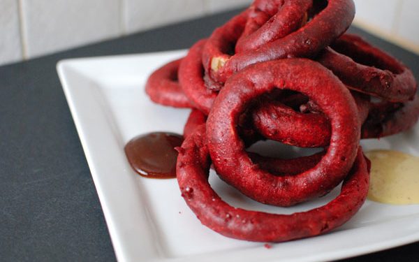 Red velvet onion rings