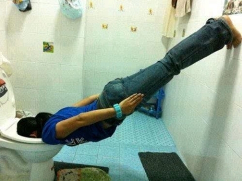 Planking in the toilet Planking in the toilet